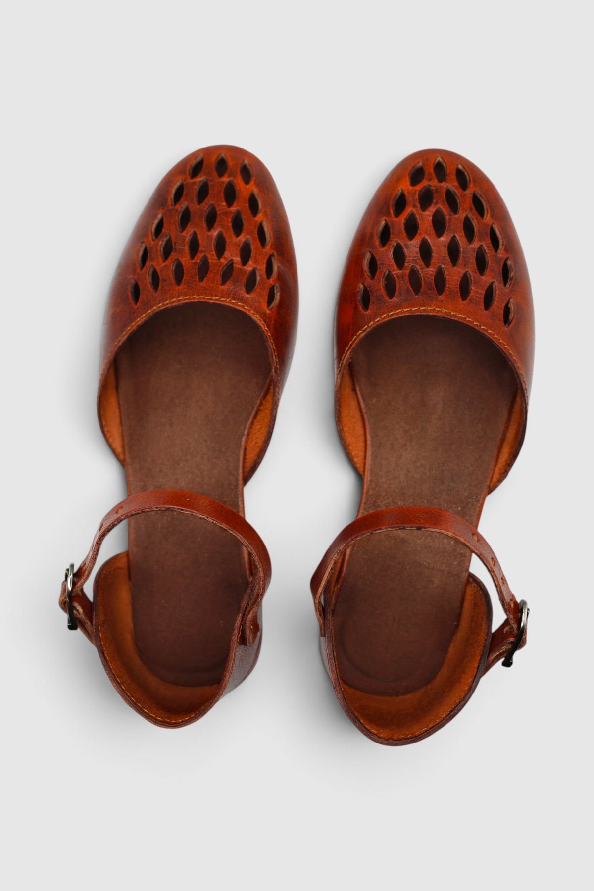 LEWIJE Coat Shoes Classic in brown, pair viewed from above showing the perforated toe