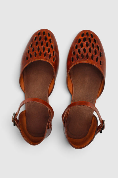 LEWIJE Coat Shoes Classic in brown, pair viewed from above showing the perforated toe