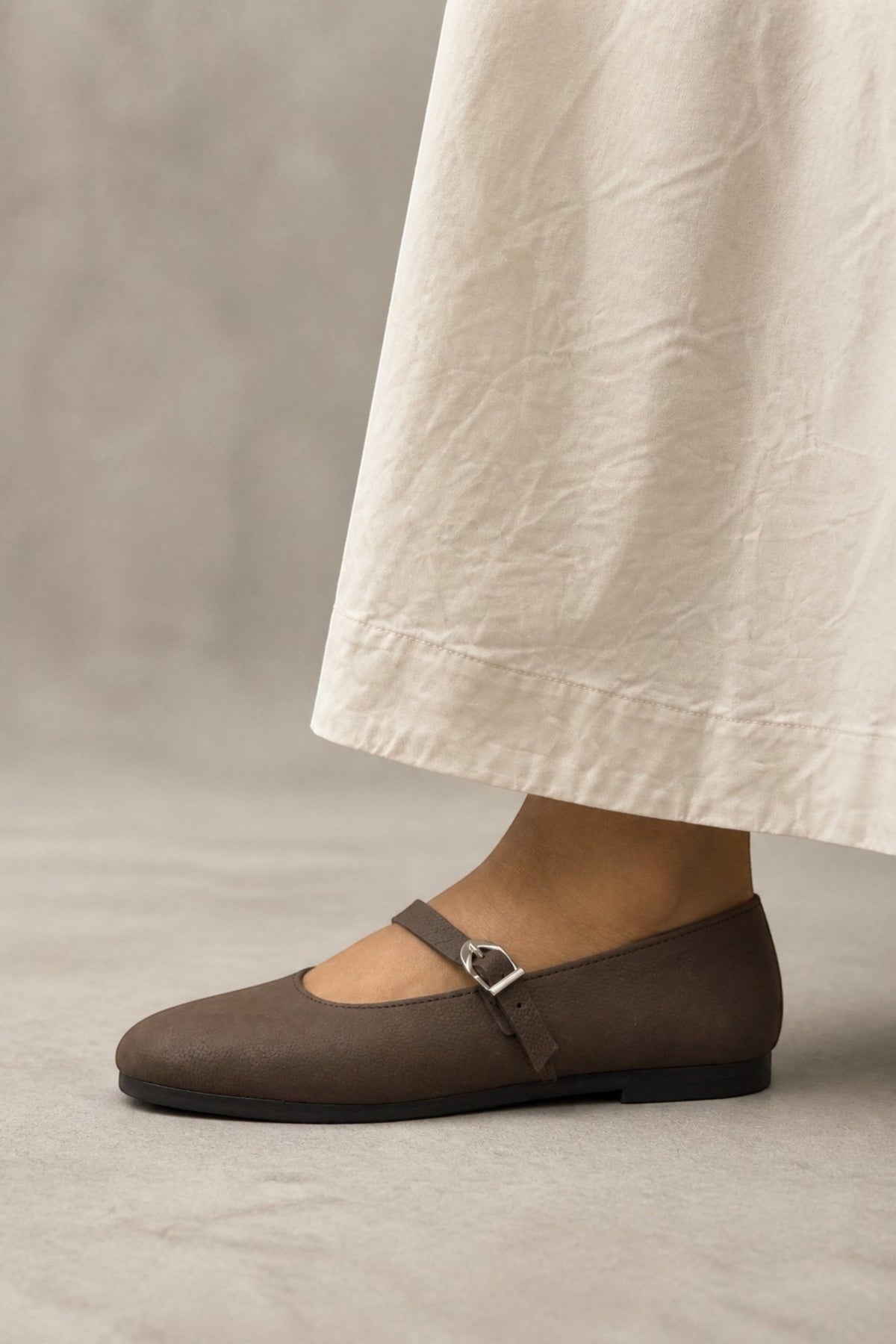 LEWIJE Nora Coat Shoes in espresso, worn, side view with cream linen