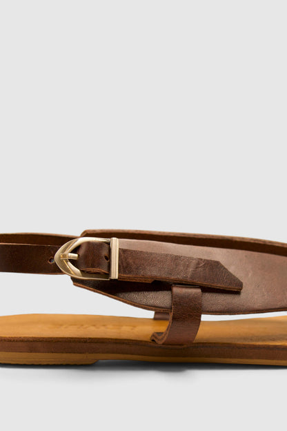 LEWIJE Ceylon Walk in brown, detail of the slingback buckle