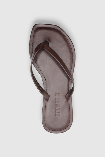 LEWIJE Mirissa flip flop in espresso brown, single sandal from above showing the debossed LEWIJE footbed and stitched edge