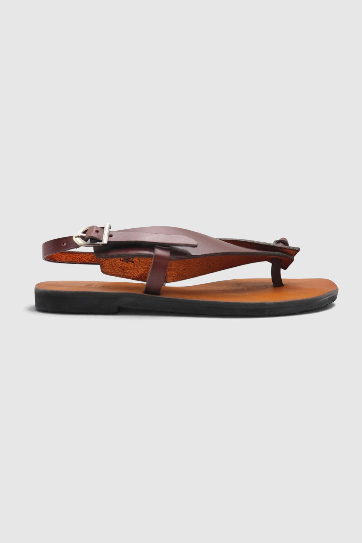 LEWIJE Serendib in brown, side profile showing the pin buckle and slingback