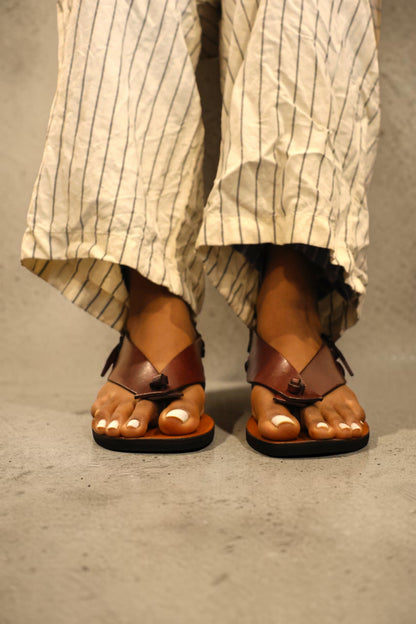 LEWIJE Serendib in brown, worn with striped linen trousers, front view